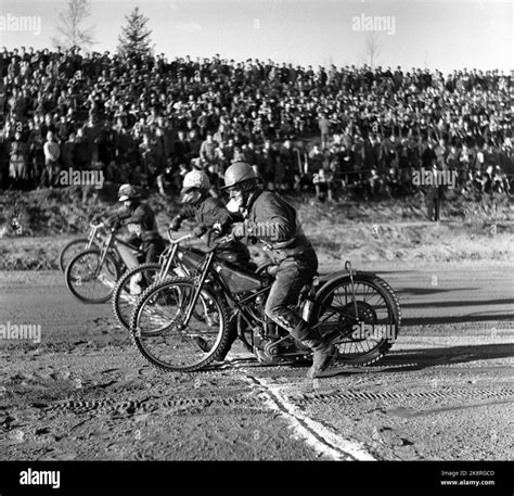 oslo 1956 die norwegian speedway championship auf der strecke bis 500ccm das startbild zeigt