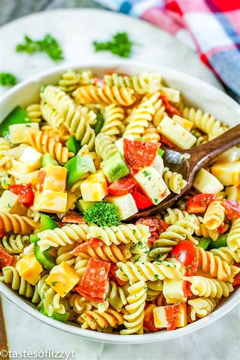 Get the best ideas for top pasta salad recipes with fresh vegetables for summer parties, potlucks and barbecues from food network. Italian Pasta Salad {Easy Summer Salad Recipe with Fresh ...