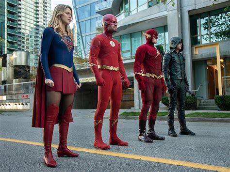 flash arrow y supergirl se unen en crossover que presenta a batwoman enter co
