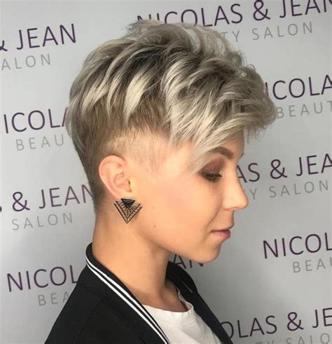 Statement Androgynous Haircuts For Women In Androgynous