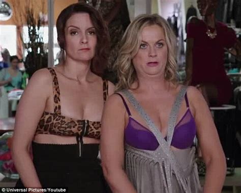 Tina Fey And Amy Poehler Reunite In Sisters Trailer On Jimmy Fallons Tonight Show Daily Mail
