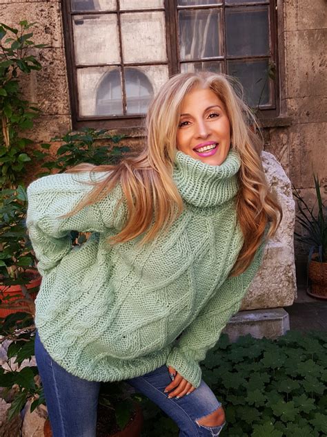 Pin By Ionut Viorel On Modele Pulover Knitting Women Sweater Beautiful Womens Sweaters