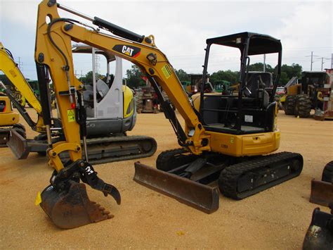 The cat 303.5e cr delivers high performance in a compact radius design to help you work in the tightest applications. 2015 CAT 303.5E2 CR MINI EXCAVATOR, VIN/SN:BG800812 - 5' 1 ...