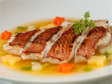 Paling nikmat disantap dengan nasi putih hangat, sambal dan ikan asin sebagai pelengkapnya. Resepi Sup Ikan Merah Lazat - Baca Disini