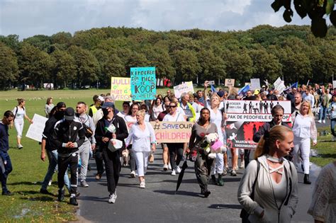 De organisatie kondigt op haar facebookpagina een protest op 23 augustus aan, gericht tegen de coronamaatregelen. Mars tegen kinderhandel Malieveld Den Haag - District8.net