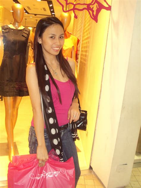 filipina girlfriend looks very fashionable and outgoing