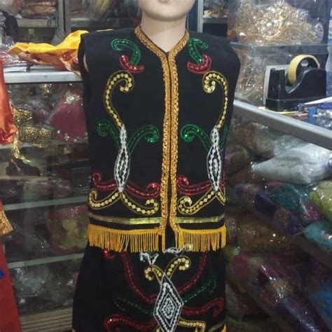 Baju sangkarut yang merupakan pakaian adat suku dayak ngaju diresmikan sebagai pakaian adat kalimantan tengah. Gambar Pakaian Adat Dayak Kalimantan Tengah - Baju Adat ...