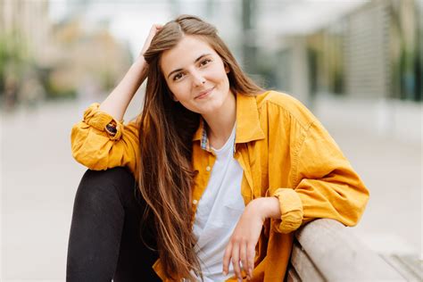 Expatica is the international community's online home away from home. Angelina Weizel - Schauspielerin