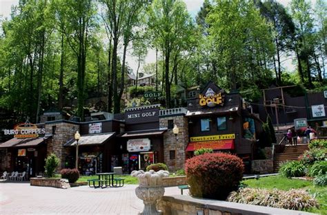 10 Reasons To Visit Gatlinburg Tennessee Gatlinburg Vacation