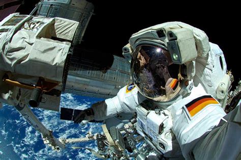 Im nächsten schritt wird die während ihres aufenthalts im all sollen die astronauten, die vom 56 jahre alten kommandanten nie. Wie trainieren Astronauten? - Erklär's mir - Badische Zeitung