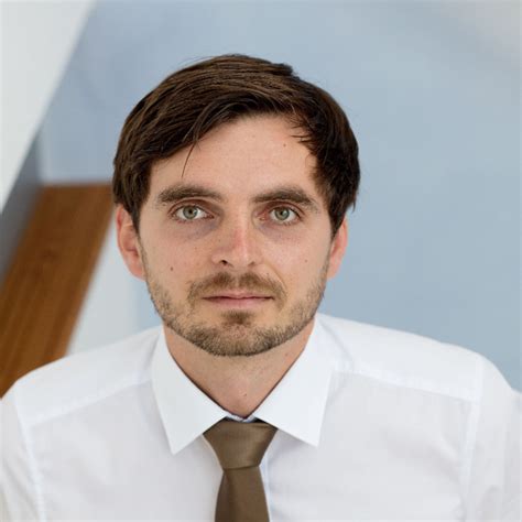 Wissen sie, was ihre bank mit ihrem geld macht? Damian Pilka - Senior Referent Angebotsentwicklung - GLS ...