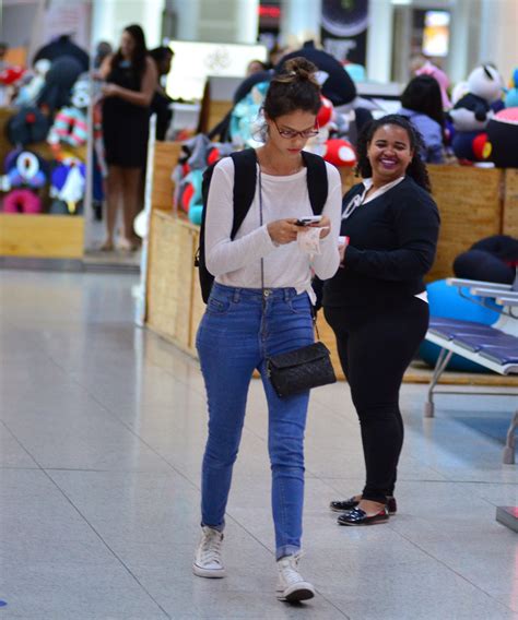 Ask anything you want to learn about laura neiva by getting answers on askfm. Conectada! Sozinha, Laura Neiva embarca no aeroporto ...
