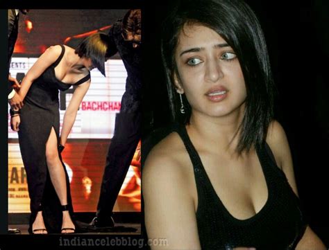 Akshara Haasan Hot Thigh Show In Minidress Event Pics