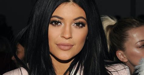 A Kylie Jenner Lip Tutorial For Thin Lips That Doesnt Involve Sucking