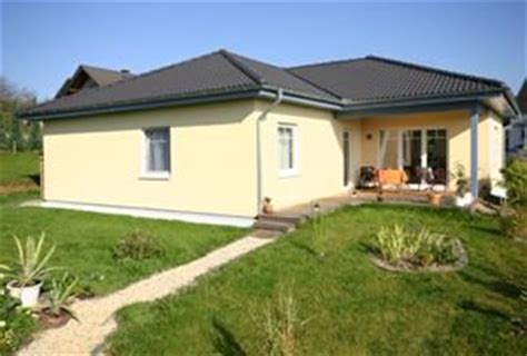 The interior design team is headed by designer cassie nicholas who featured on the bbc and netflix show interior design masters which is hosted by fearne cotton and judged by michelle ogundehin. Fertighaus - Dach