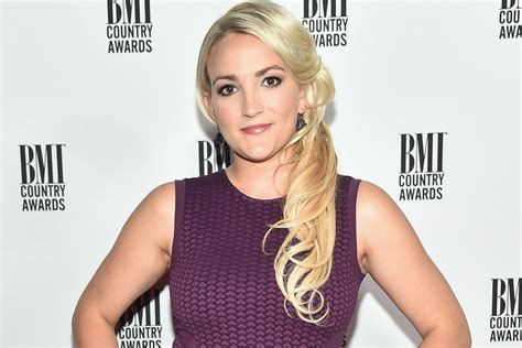 Jamie Lynn Spears Cries And Her 3 Year Old Daughter Comforts Her