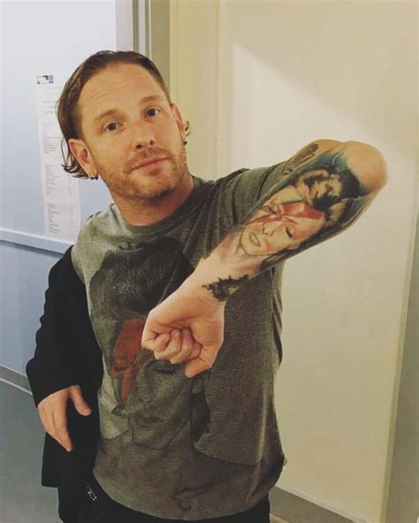Corey taylor's new dark knight tattoos. Corey showing his bowie tattoo!! 💇💖 (With images) | Bowie ...