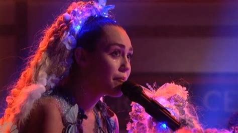 Miley Cyrus Breaks Down Crying During A Performance On Snl