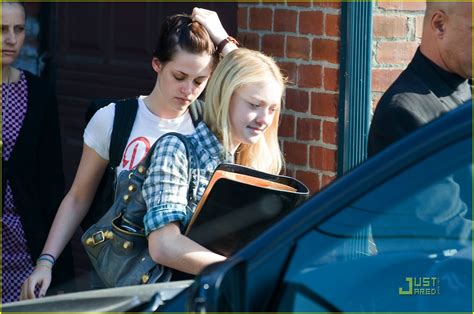Kristen Stewart And Dakota Fanning Runaway Photo 186221 Photo