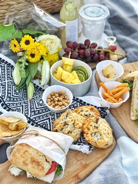Easy Late Summer Picnic For Two Made By Carli Vegan Picnic Picnic