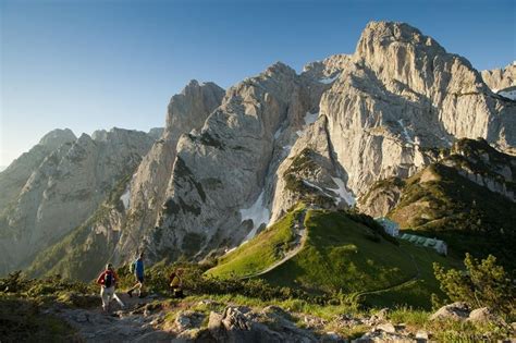 The price is $469 per night from mar 1 to mar 2$469. Herbstwanderwochen II & IV: Zum "Sessel" Ihrer Majestät ...