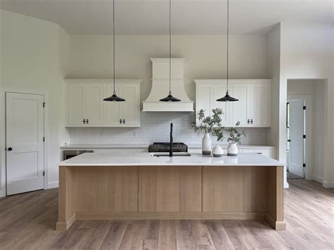 Who Makes White Oak Kitchen Cabinets