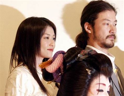 Nov 06, 2004 · 让我看《血与骨》的理由很简单，看小田切让和北野武。 电影开始25分钟的时候，小田切让顶着扫帚头和斑斓的纹身出现了，他玩枪玩女人，在第34分钟的时候他和北野武互殴，好象最后是北野武胜了。五分钟以后，他就被画. 组图：获最佳导演奖 北野武《座头市》日本首映_影音娱乐_新浪网