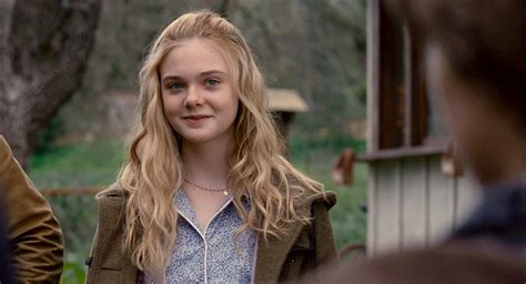 26 Fun And Interesting Facts About Elle Fanning - Tons Of Facts