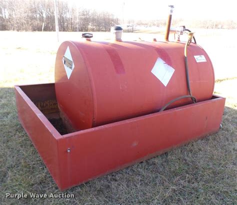 500 Gallon Fuel Tank In Centerview Mo Item L7230 Sold Purple Wave