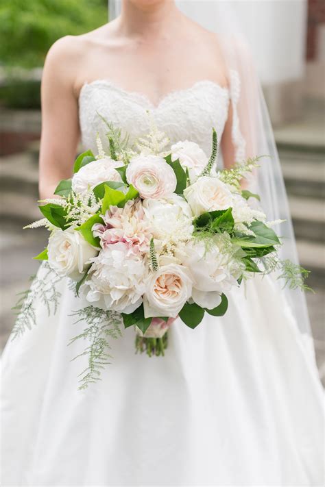 Oct 05, 2021 · how to plan a black tie wedding, from glamorous dresses to luxury venues. Peony bouquet, Blush and white bridal bouquet, Peonies ...