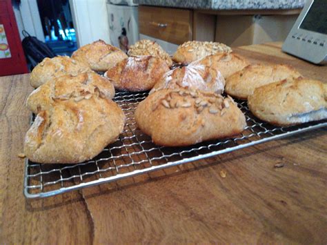 Schnelle Sauerteig Brötchen über Nacht Hacker backen