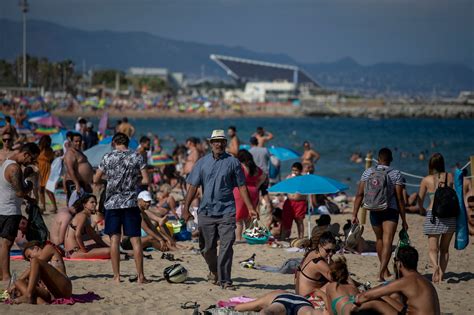Police Close Down Packed Barcelona Beach Amid Virus Spike