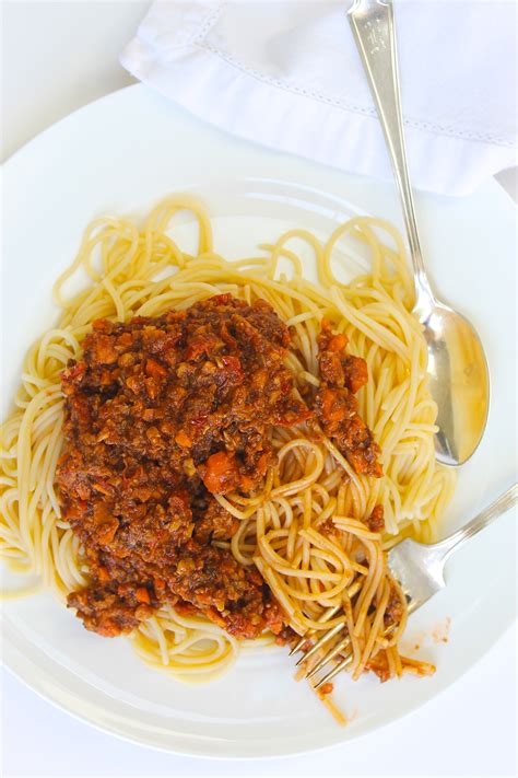 Comforting Vegan Spaghetti Bolognese - THE PURE LIFE