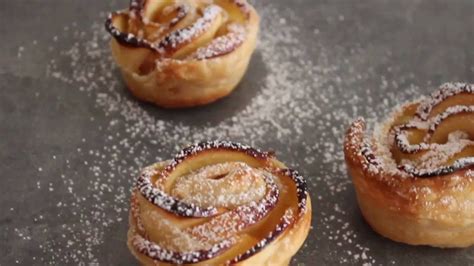 Se arrivano ospiti all'improvviso, o se ci prende la voglia di dolci in pochissimo tempo si riesce a preparare un dolcetto sfizioso. ROSE DI MELE - Dolci con Pasta Sfoglia | Passami la ...