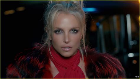 britney spears and tinashe get cozy in slumber party video watch now photo 3811346 britney