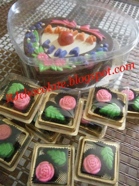 Ramuan sederhana buatan sendiri, bawang putih dan madu dalam toples kaca, ampuh jaga kesehatan dan untuk obat. Sweet Doorgift: Hantaran Coklat