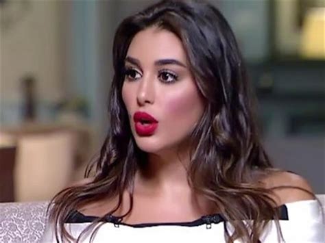 مكياج صيفي لامع للمناسبات بأسلوب ياسمين صبري. ياسمين صبري وشيرين عبد الوهاب وهنيدي يعلقون على حادث محطة ...