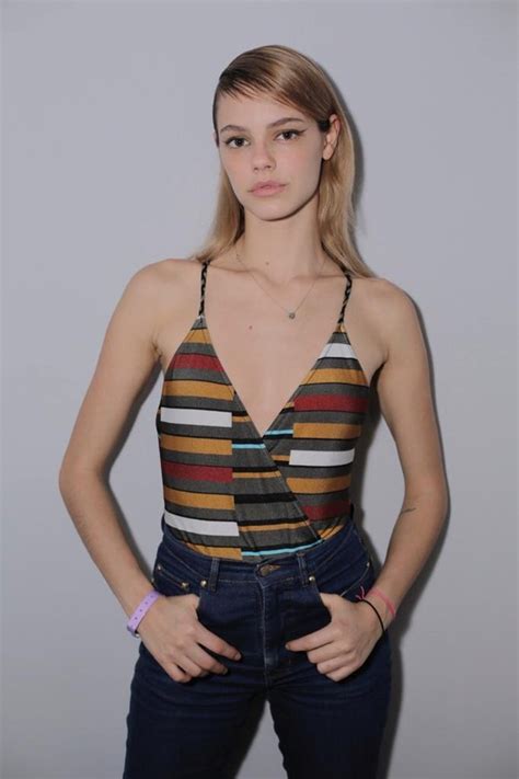 Laura neiva (born september 21, 1993) is a brazilian actress and model. Laura Neiva entrega vontade de ser mãe após nascimento da ...