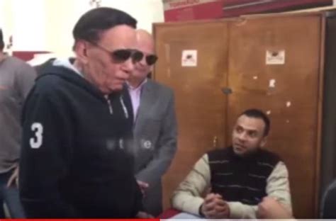 بالفيديو موقف طريف لـ عادل إمام أثناء تصويته في انتخابات الرئاسة 2018