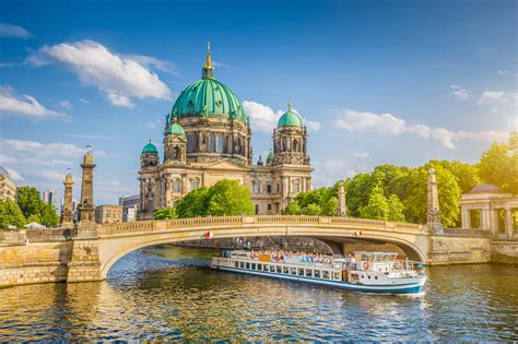 Tours And Day Trips In Berlin Berlin Travel Guide Go Guides
