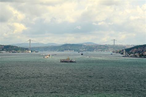 Sikt Till Den Istanbul Bosphorus Bro Och Bosphorus Floden I Istanbul