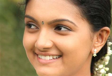 tamil hot hits actress poornima bhagyaraj hot