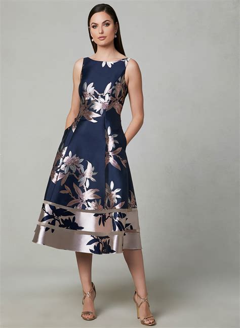 A Sophisticated Metallic Floral Print Brightens Our Adrianna Papell