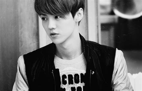 Sms Luhan Someone Breaks Into Your House And He U Kiss Exo
