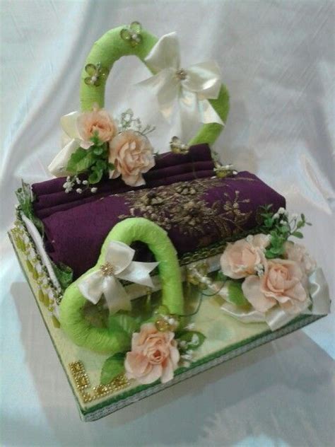 Gula2 lolipop aq gubah bersama jambangan bunga. hataran kain pasang | gubahan hantaran | Pinterest