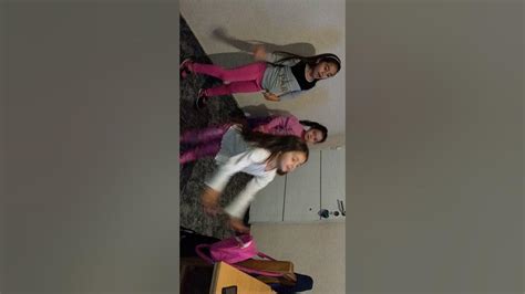 Tiziana Bailando La Cobra Con Su Hermana Y Amiga Youtube