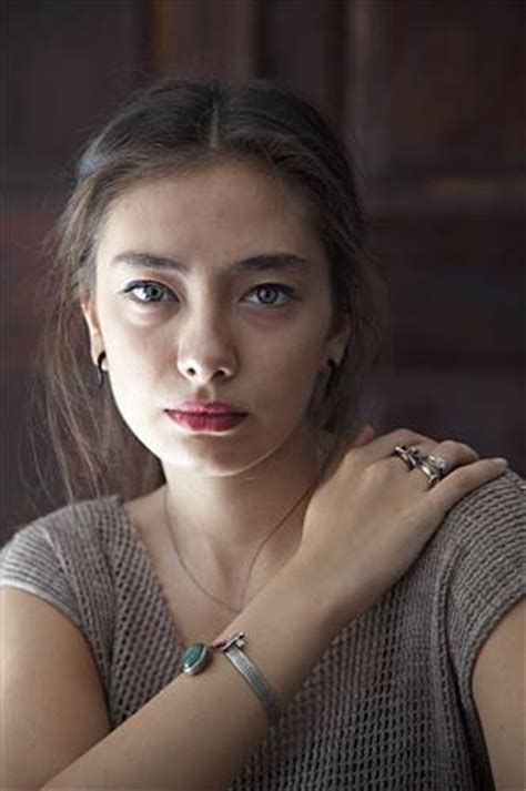 She made her acting debut in the television series yaprak dökümü. Classify Neslihan Atagül