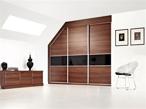 Giving your clothes a tidy home where you can find them easily is a breeze with a solitaire. Why you should install a bedroom wardrobe with sliding ...