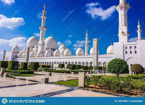 Sheikh Zayed Grand Mosque In Abu Dhabi United Arab