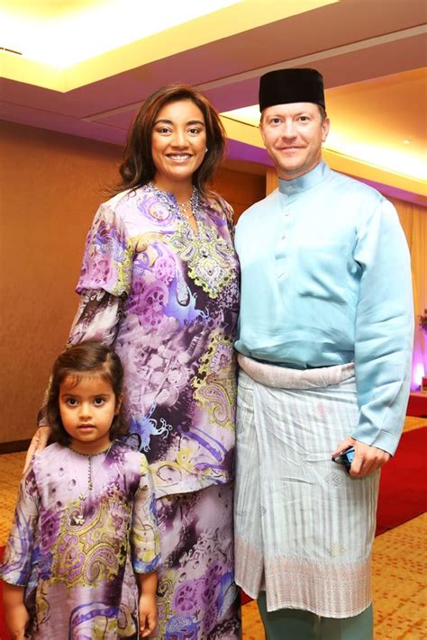Through her marriage she is the consort of the crown prince of the malaysian state of johor. The engagement of Tunku Jamie Nadzimuddin and Sarimah ...